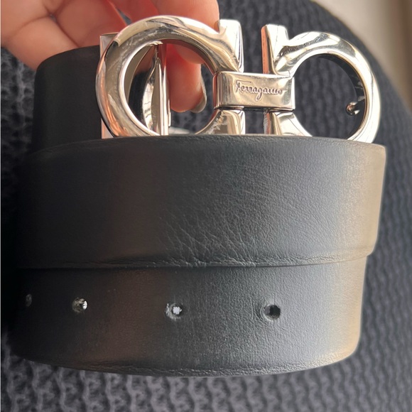 Salvatore Ferragamo Gancini Buckle Reversible Leather Belt - Picture 2 of 9